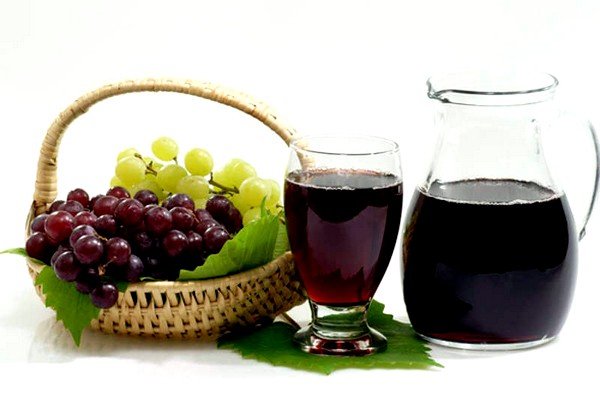 Отхаркивающим действием обладает виноградный сок с мёдом
