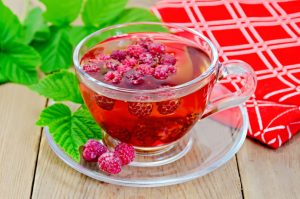 чай из листьев и ягод малины