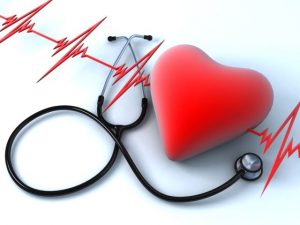 стетоскоп и сердце на фоне кардиограммы