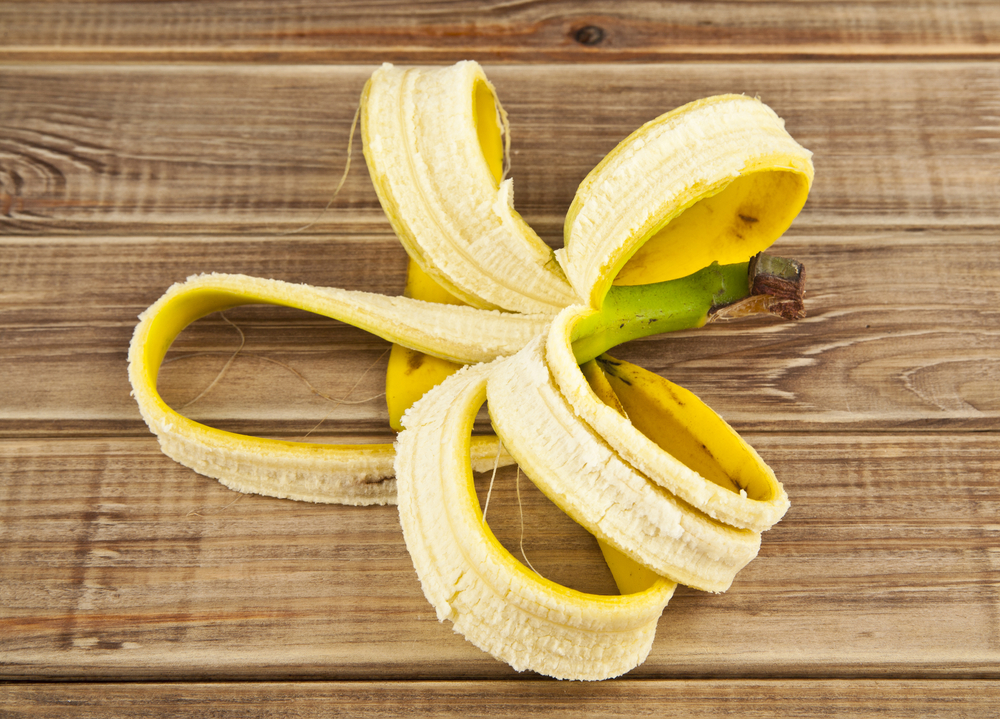 Відбілювання зубів банановою шкіркою