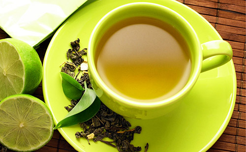 Зелёный этюд из чая и лайма