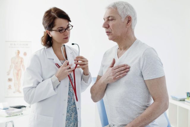 У пациентов с пороками сердца мерцательная аритмия встречается более, чем в 60% всех случаев, а у лиц с ишемической болезнью сердца — почти в 10% случаев