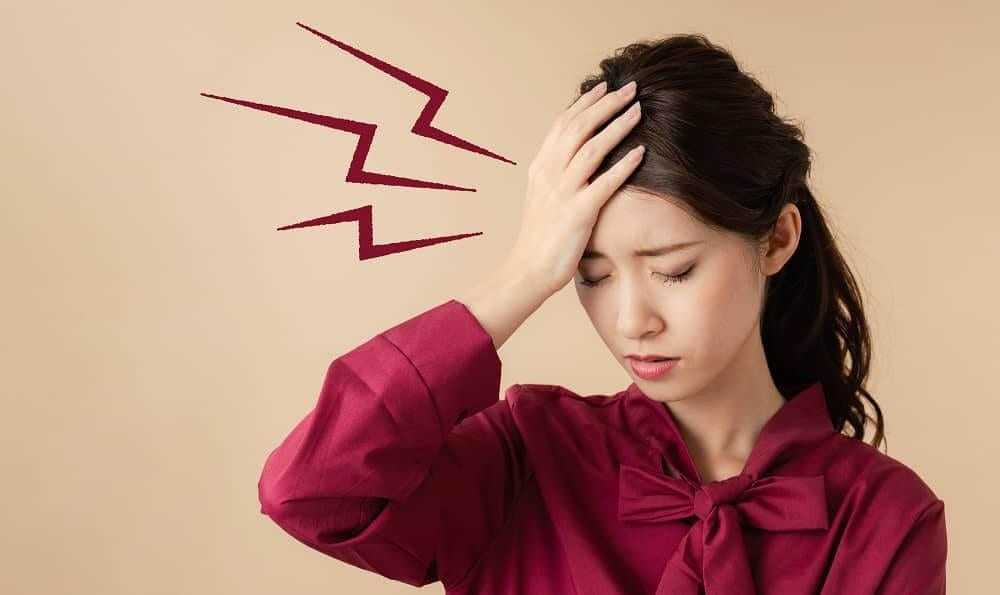 Боль в голове у подростка при мигрени