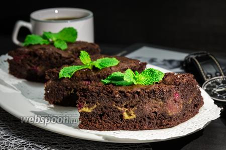 Фото рецепта Шоколадный пирог с малиной и маскарпоне