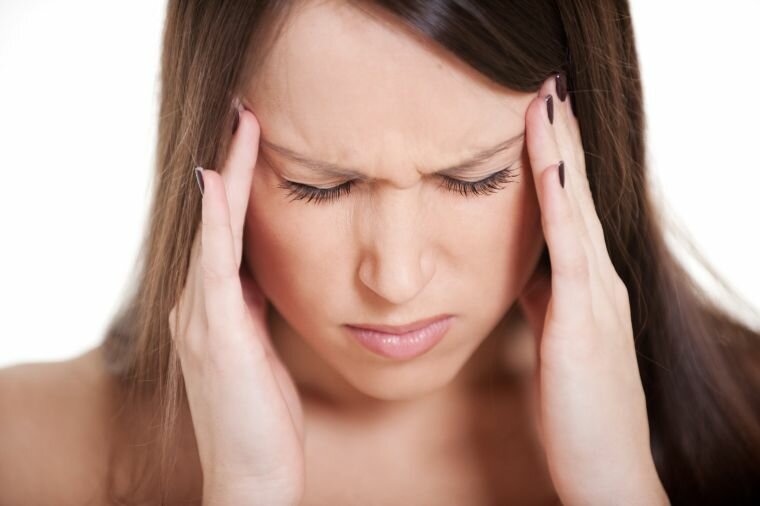 Мигрень часто вызывает боли в левой области головы (www.hozyain.by)