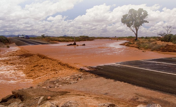 Селевый поток, перекрывший шоссе на юге Австралии