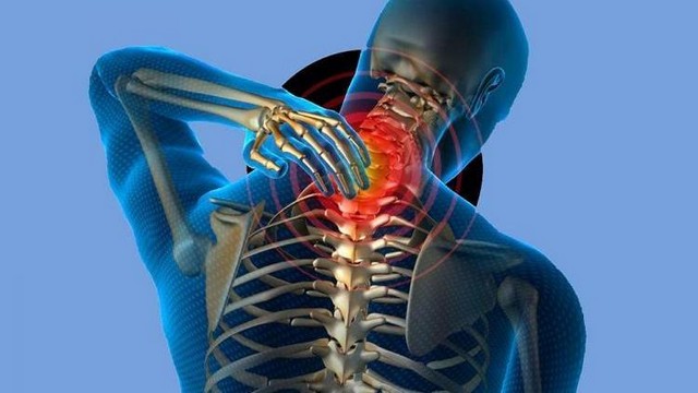 Заболевания шейного отдела прямо влияют на появление боли в шее и в головеЗаболевания шейного отдела прямо влияют на появление боли в шее и в голове