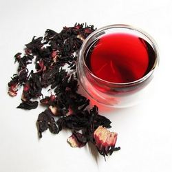 8 полезных свойств чая каркаде, которые омолодят вас